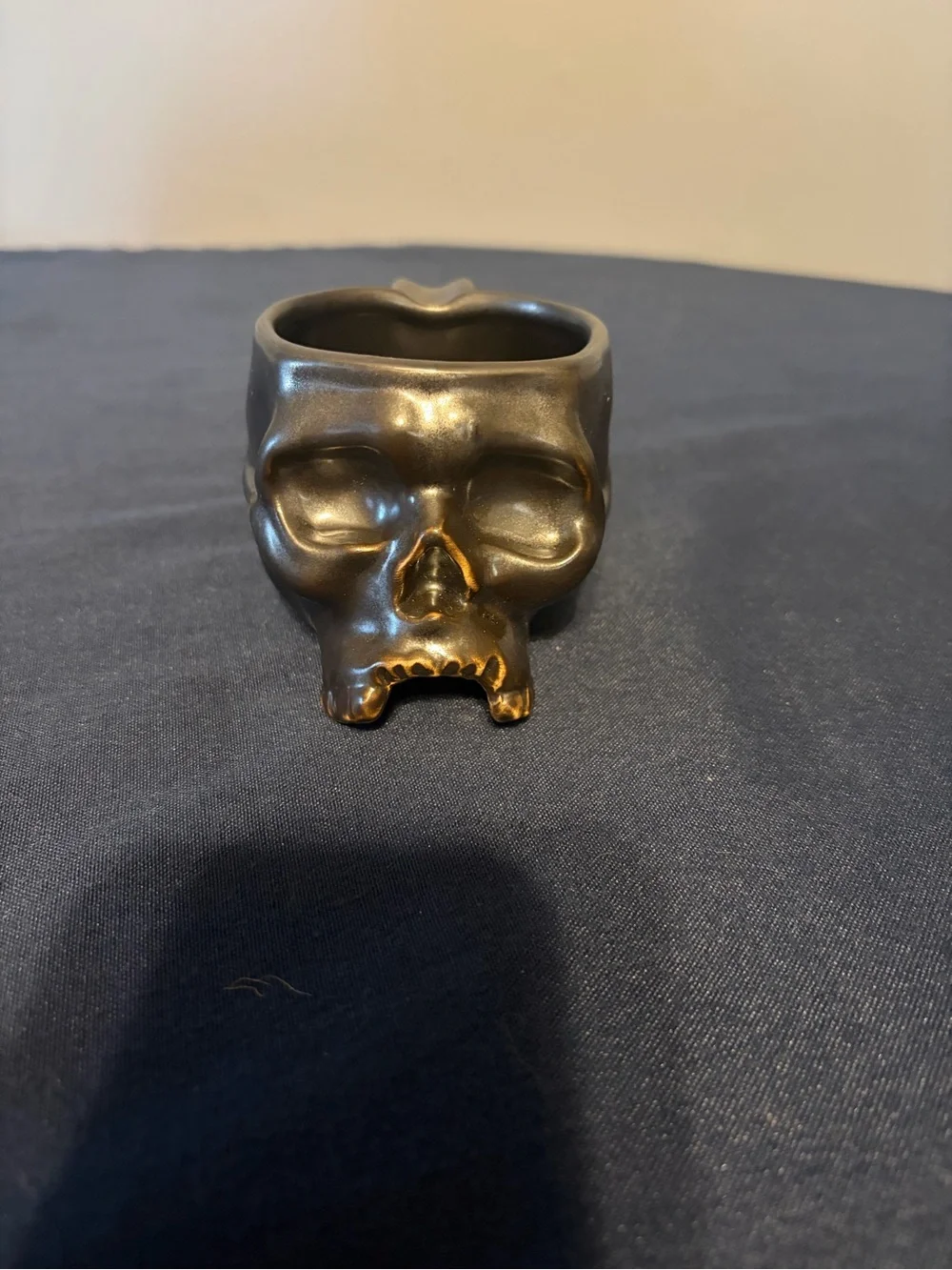 WILLIAMS SONOMA SKULL Skeleton Halloween Coffee Mug Cup Halloween Dark Brown.